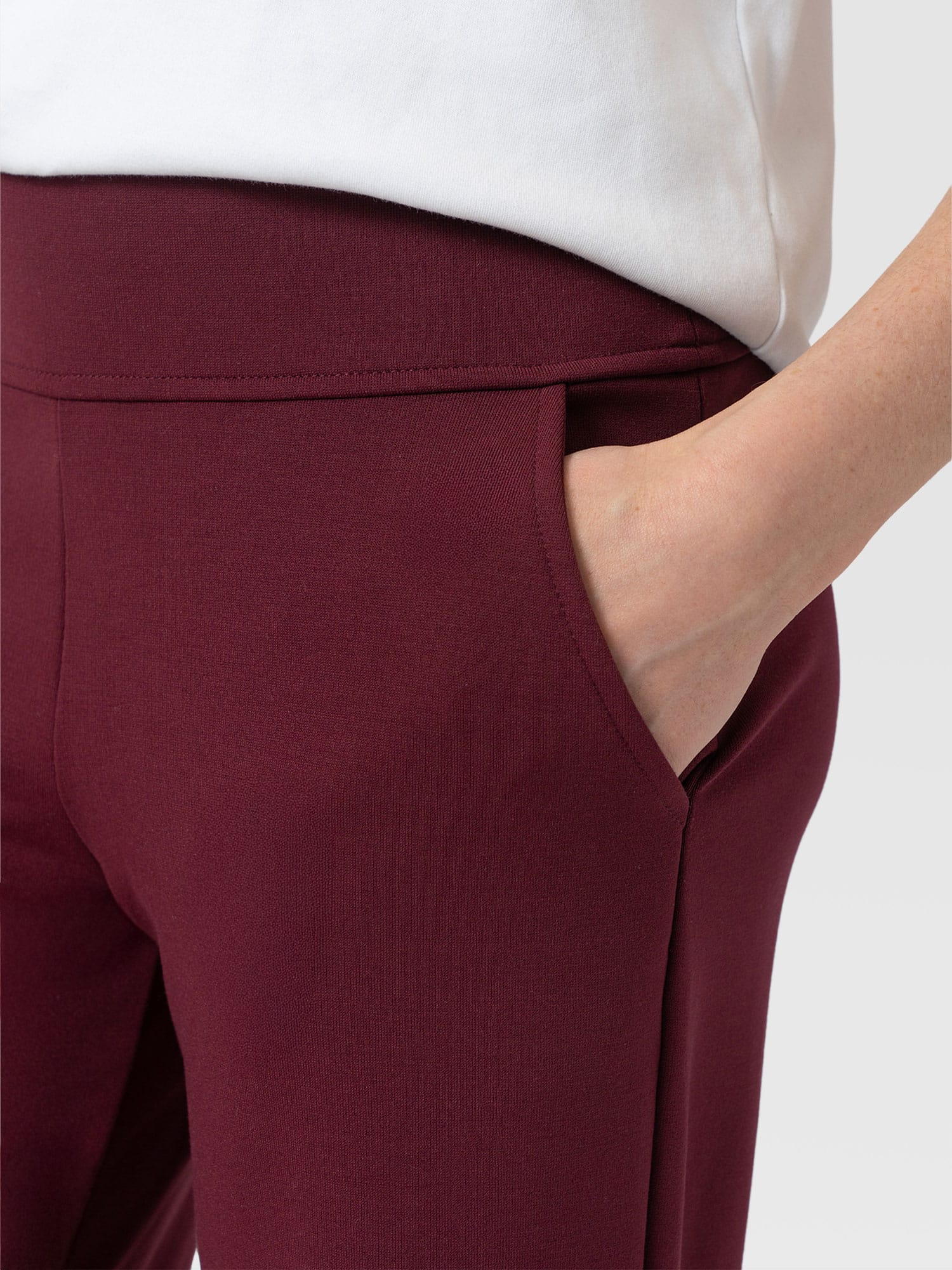 Runway Pant Burgundy - Women's Trousers | Saint + Sofia® EU