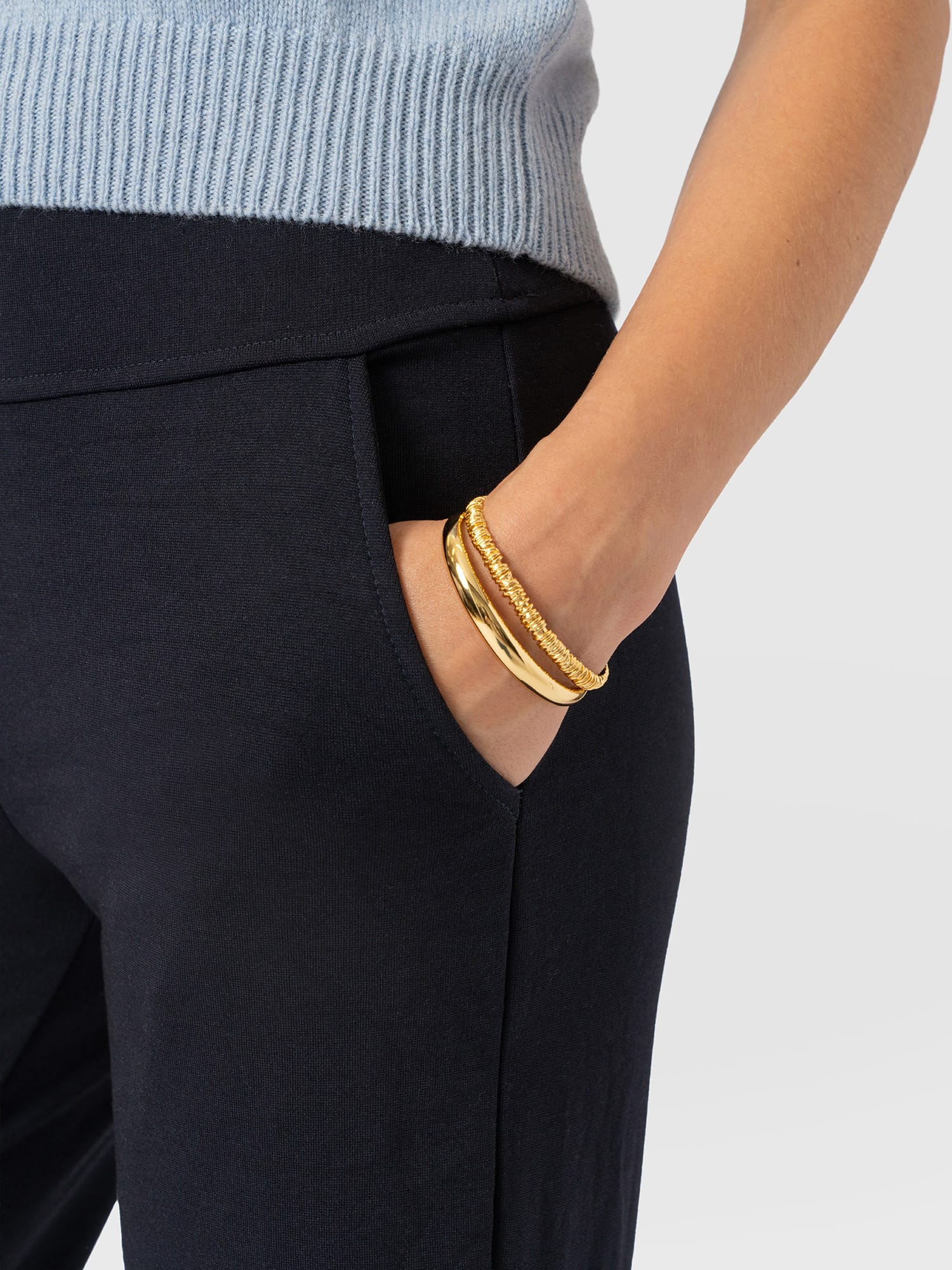 Runway Pant Navy - Women's Trousers | Saint and Sofia® EU