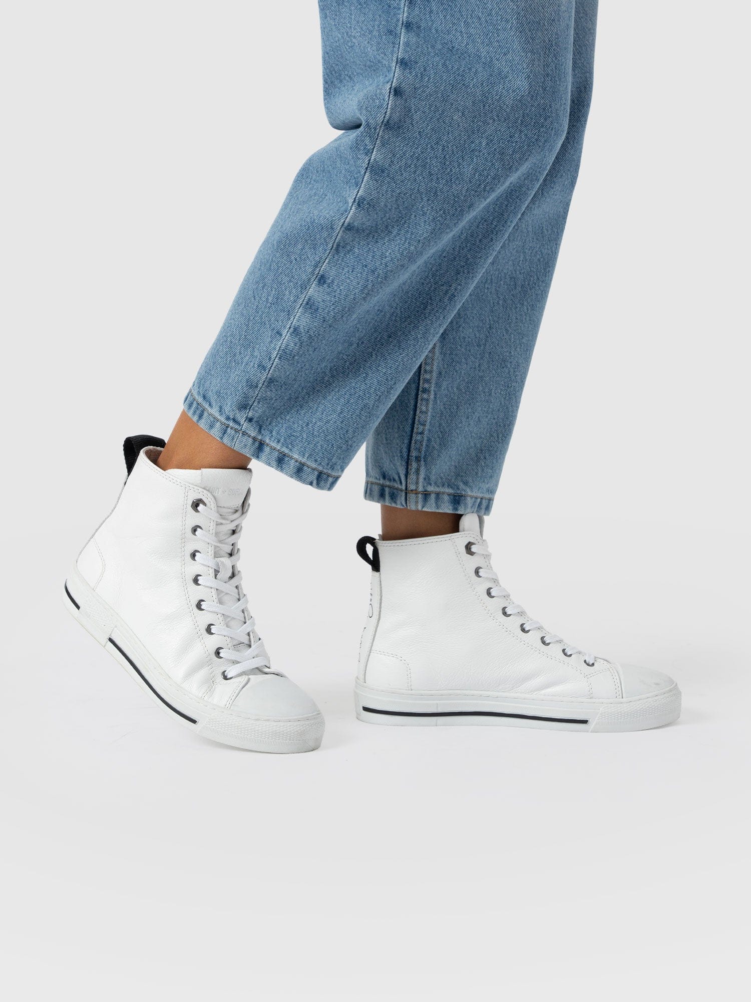 Skye High Top Trainer - White - Women's Shoes | Saint and Sofia® EU