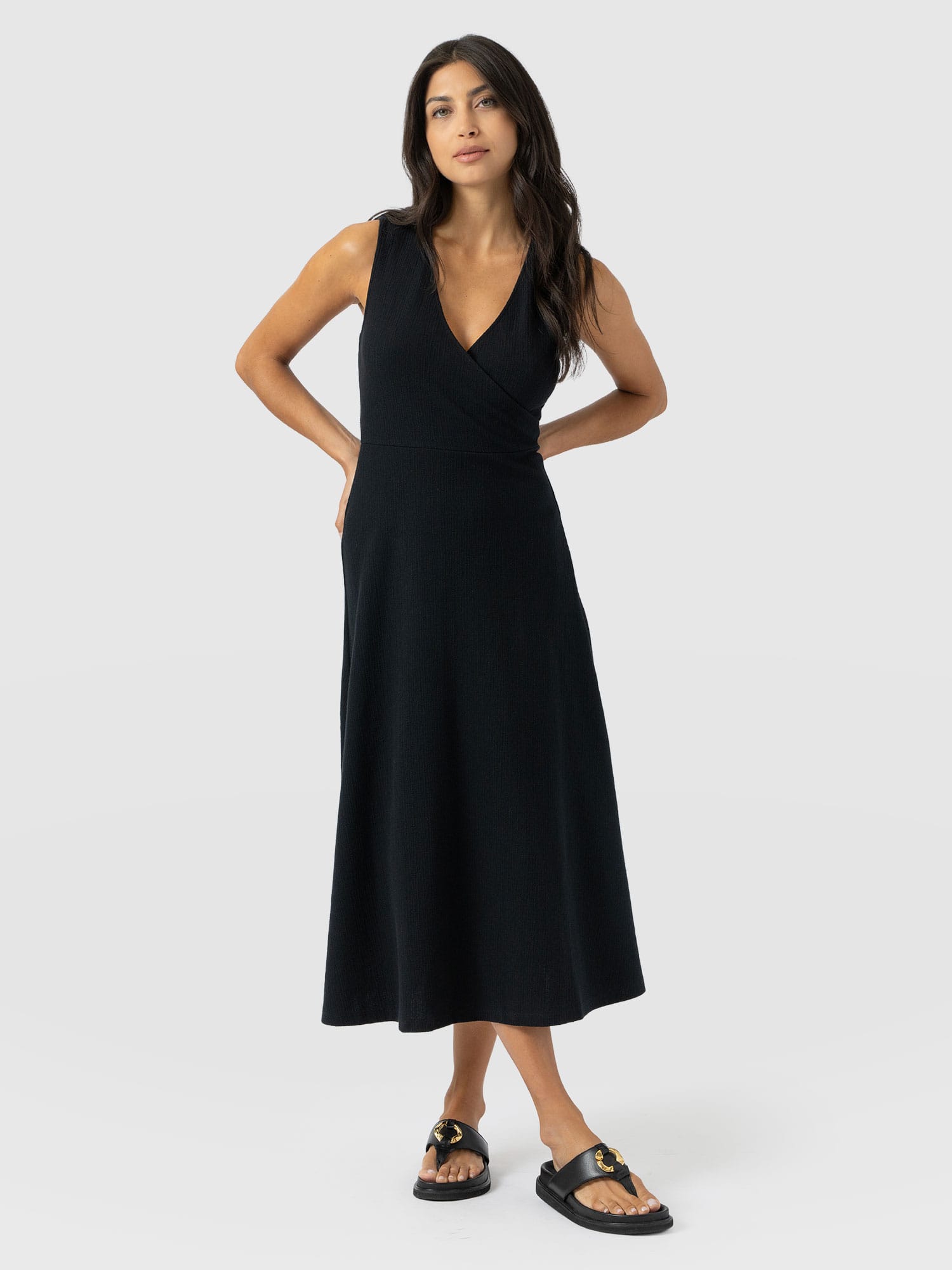 Sleeveless Maggie Wrap Dress - Black Textured - Women's Dresses | Saint and Sofia® EU