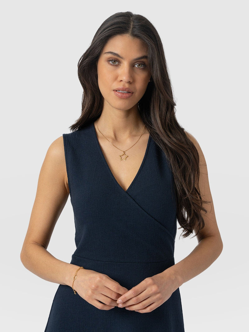 Sleeveless Maggie Wrap Dress - Navy Textured - Women's Dresses | Saint + Sofia® EU