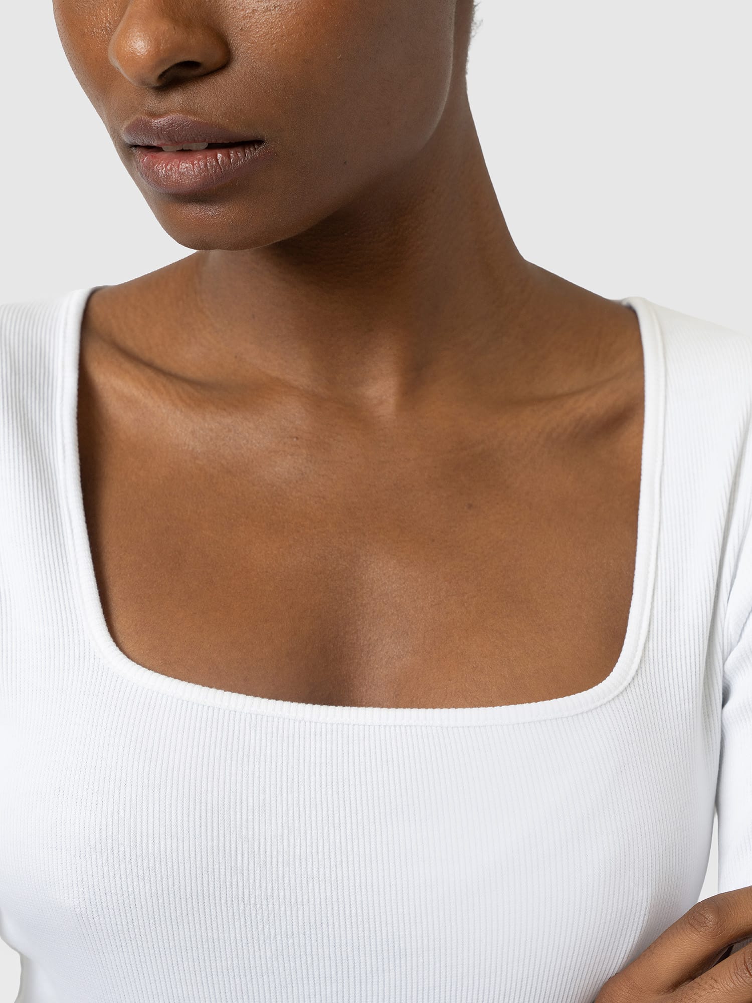 Sloane Ribbed Top - White - Women's T-shirts | Saint and Sofia® EU
