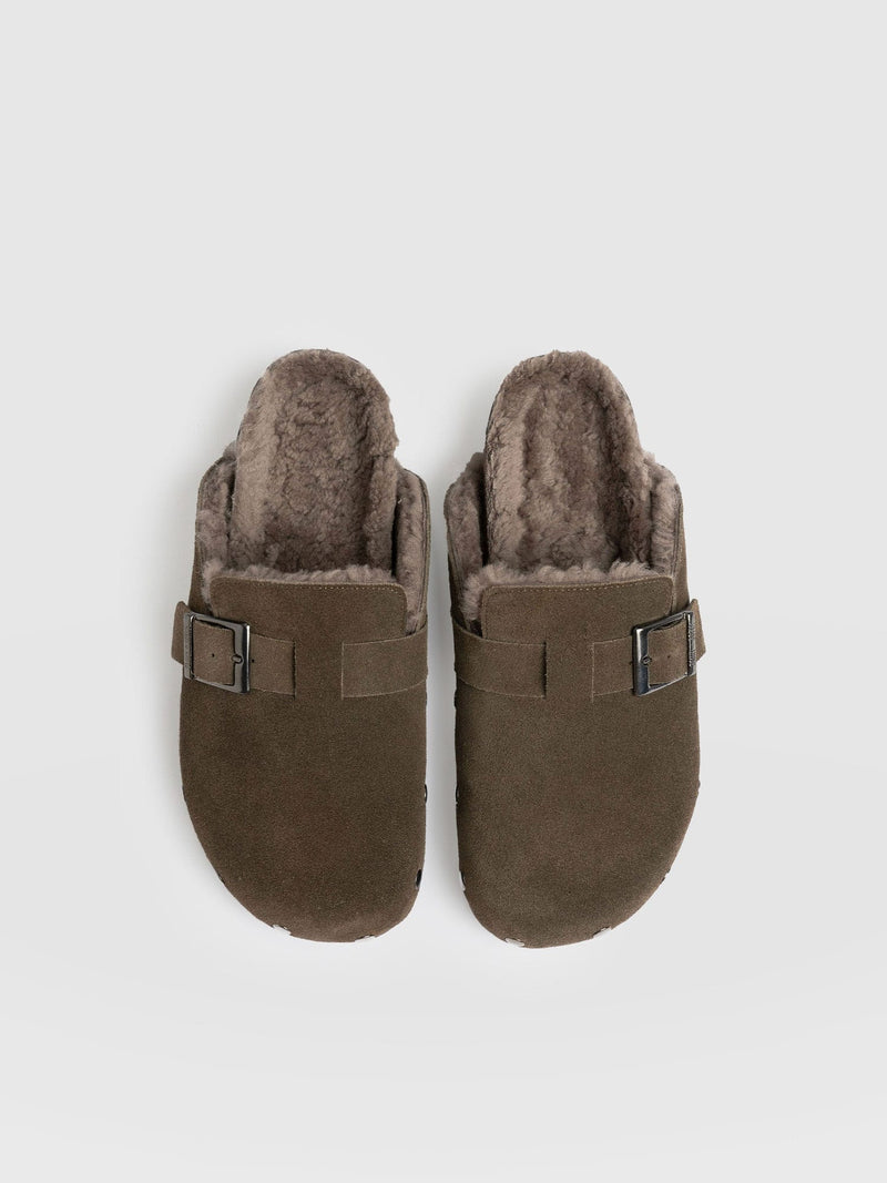 Studded Clogs Khaki Shearling - Women's Shoes | Saint + Sofia® EU