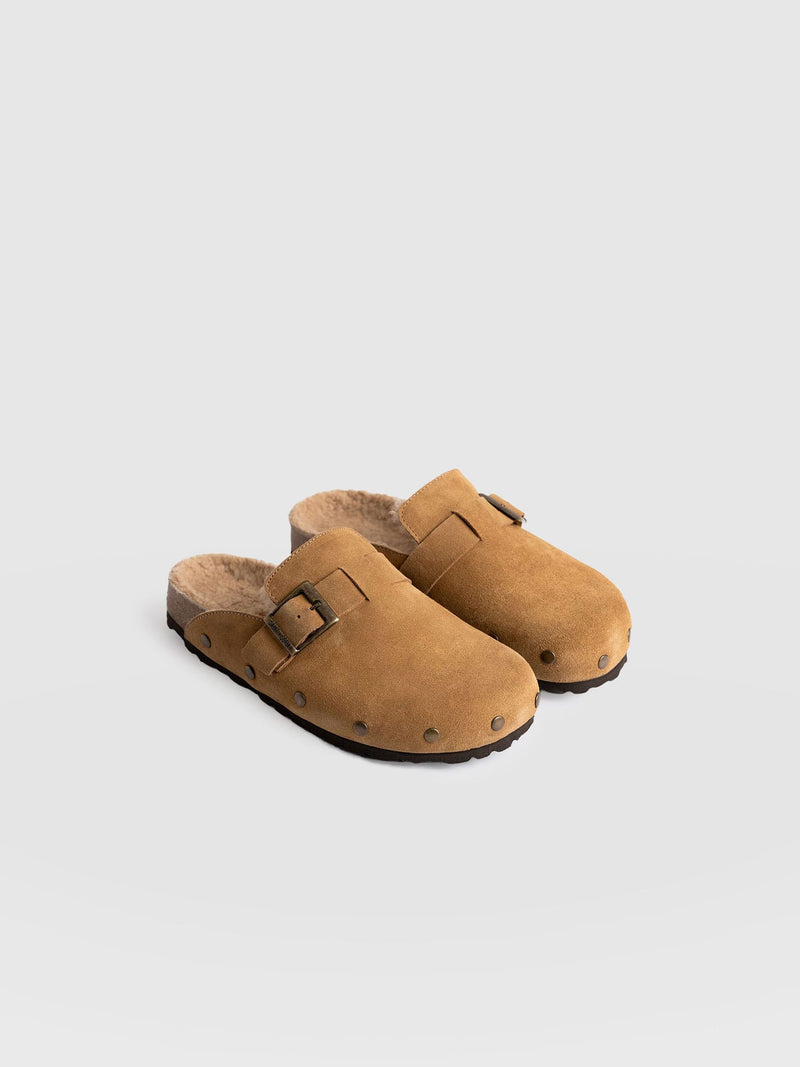 Studded Clogs Tan Shearling - Women's Shoes | Saint + Sofia® EU