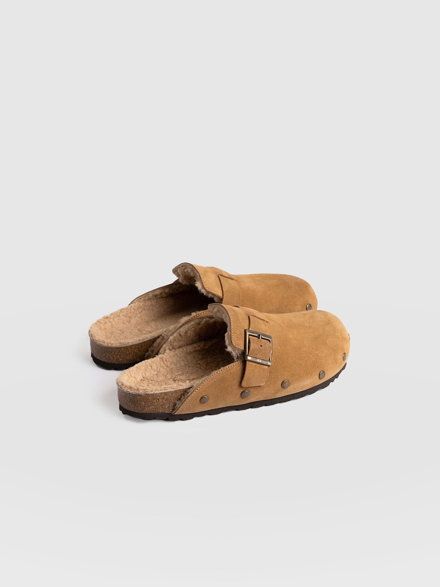 Studded Clogs Tan Shearling - Women's Shoes | Saint + Sofia® EU