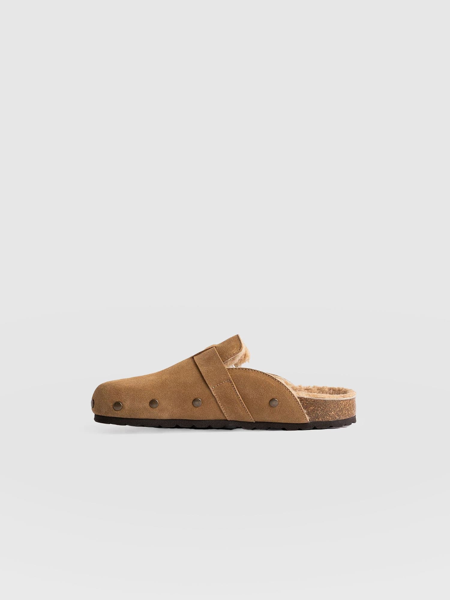 Studded Clogs Tan Shearling - Women's Shoes | Saint + Sofia® EU