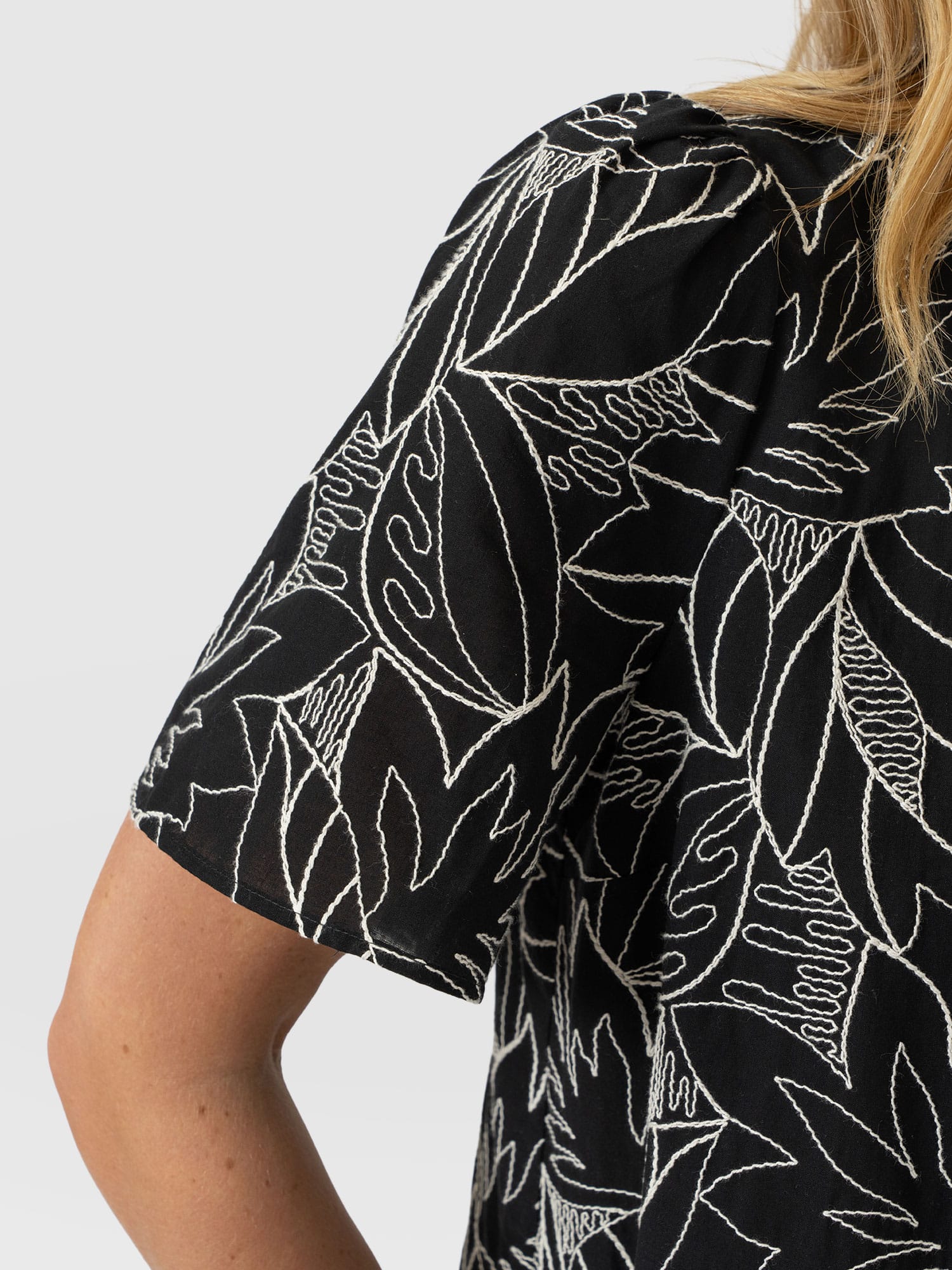 Tabitha Short Sleeve Blouse - Black Embroidered - Women's Blouses | Saint + Sofia® EU