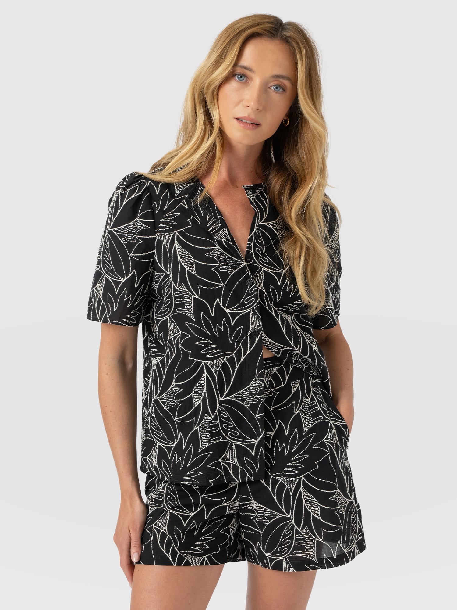 Tabitha Short Sleeve Blouse - Black Embroidered - Women's Blouses | Saint + Sofia® EU