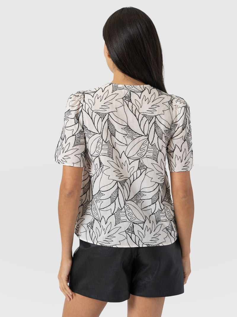 Tabitha Short Sleeve Blouse - Cream Embroidered - Women's Blouses | Saint + Sofia® EU
