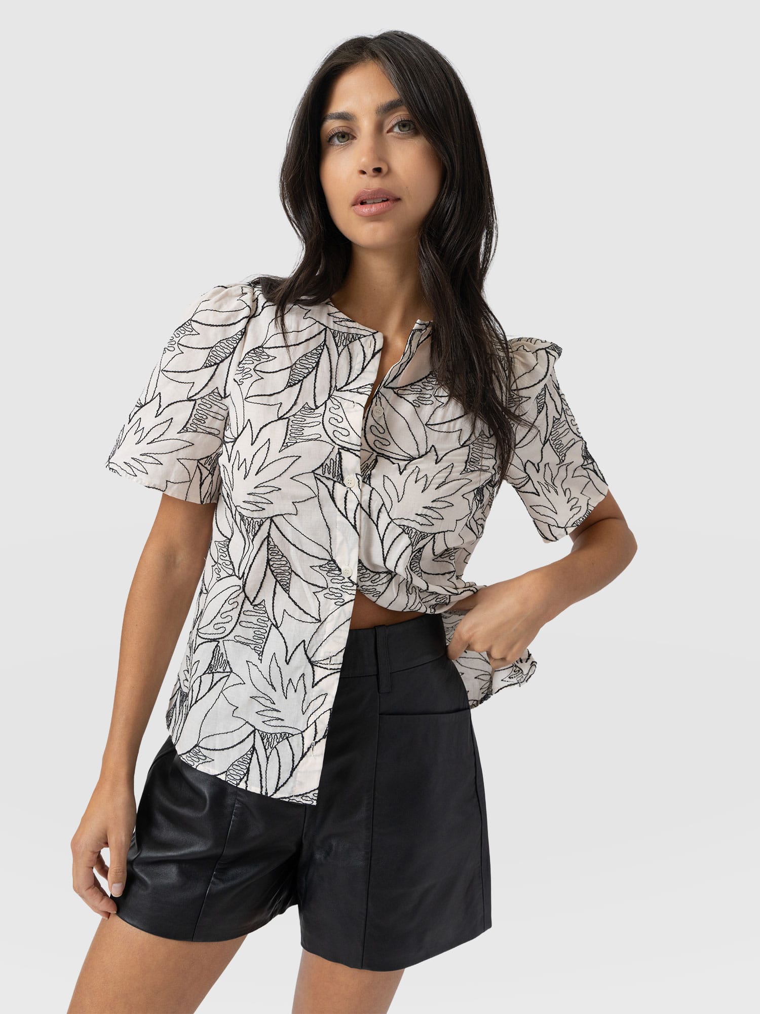 Tabitha Short Sleeve Blouse - Cream Embroidered - Women's Blouses | Saint + Sofia® EU