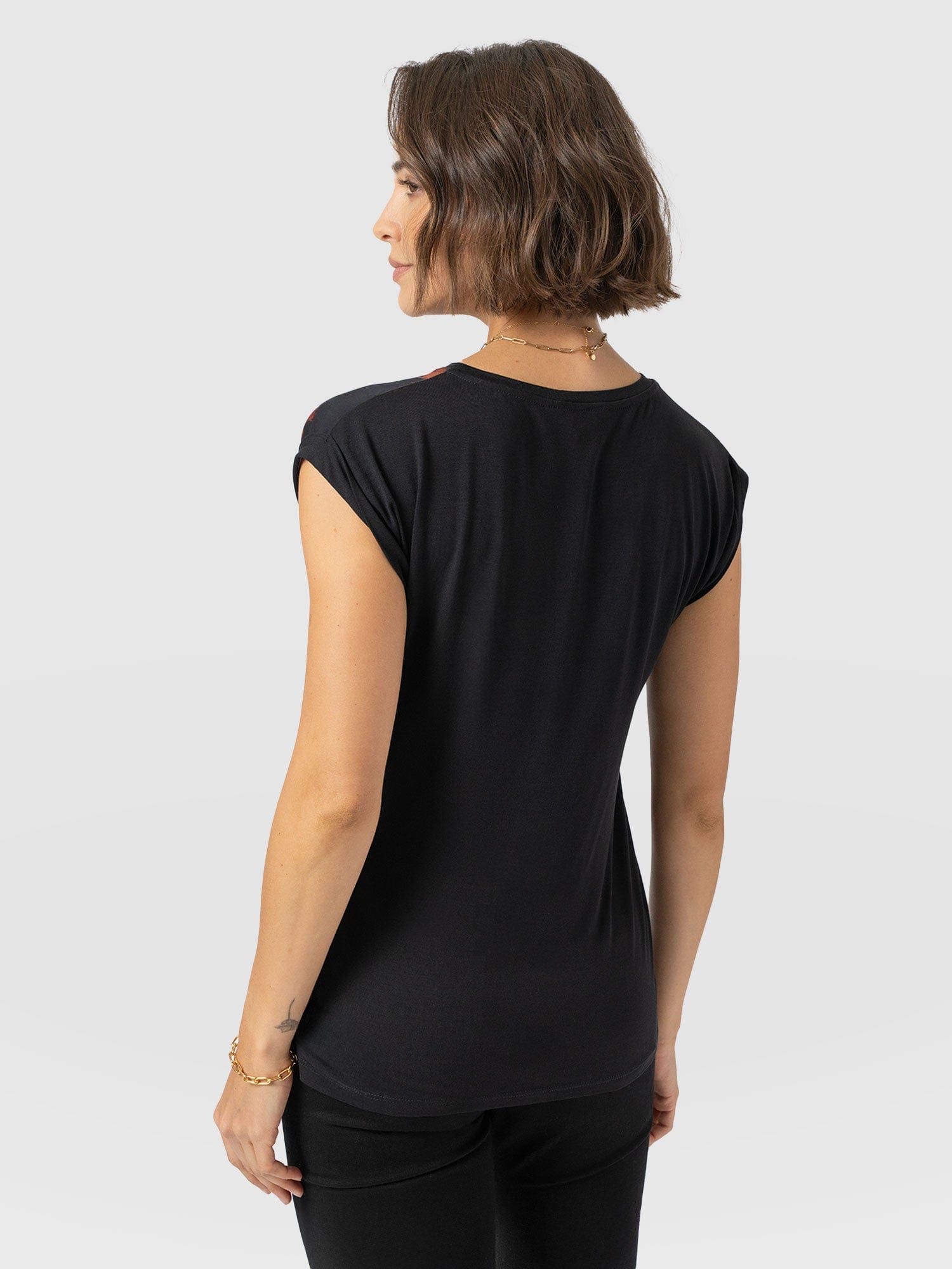 Turn Up Contrast Tee - Autumn Floral - Women's T-shirts | Saint and Sofia® EU