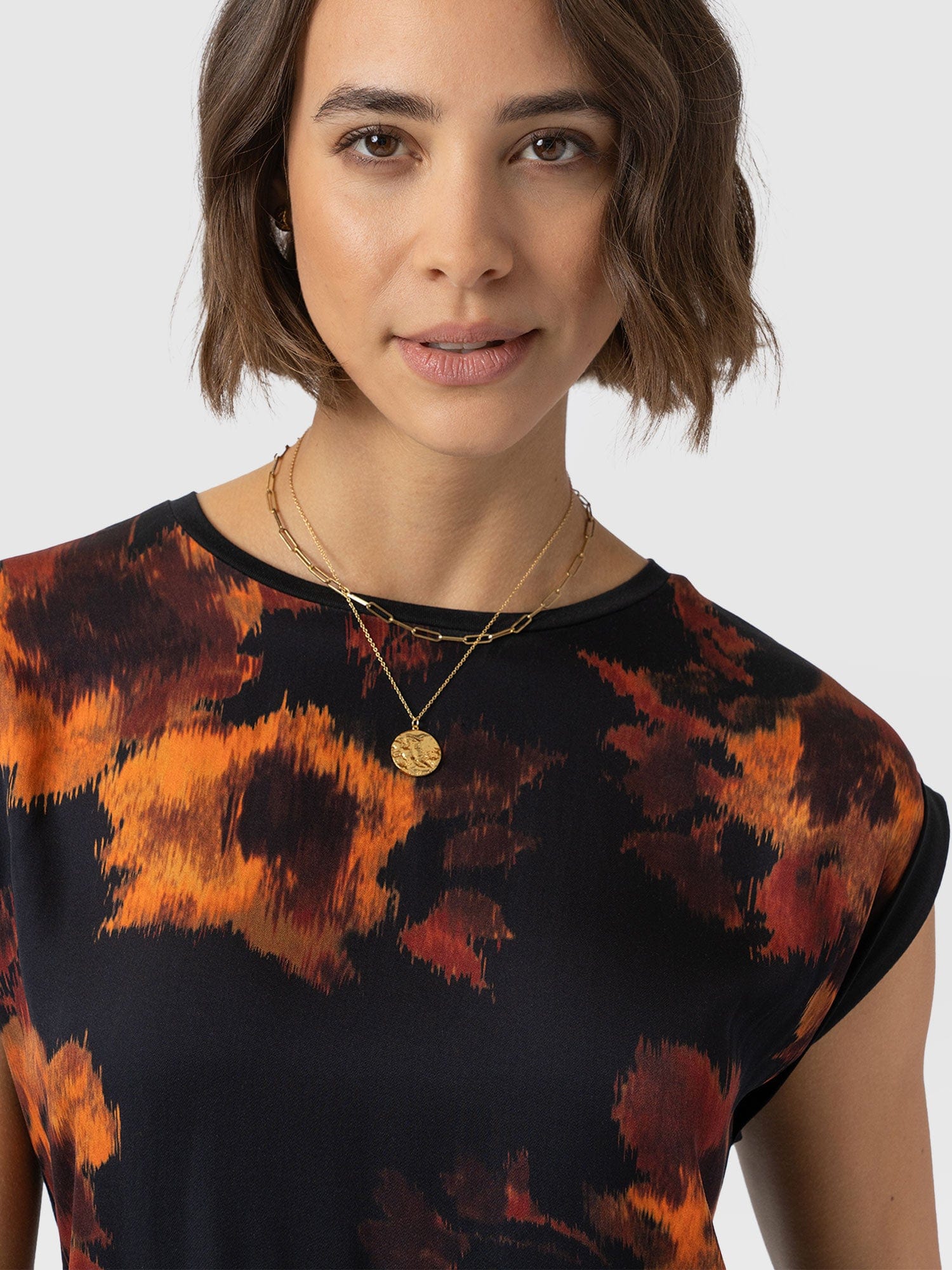 Turn Up Contrast Tee - Autumn Floral - Women's T-shirts | Saint and Sofia® EU