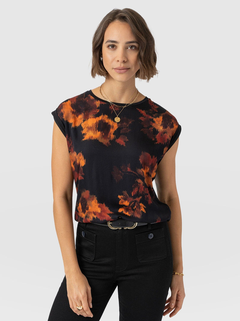 Turn Up Contrast Tee - Autumn Floral - Women's T-shirts | Saint and Sofia® EU
