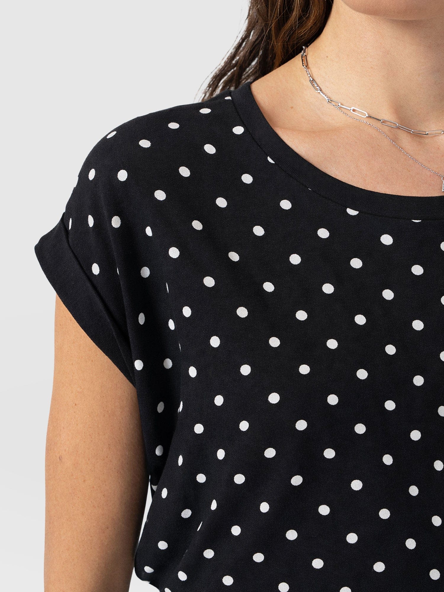 Turn Up Contrast Tee - Black Polka Dot - Women's T-shirts | Saint + Sofia® EU
