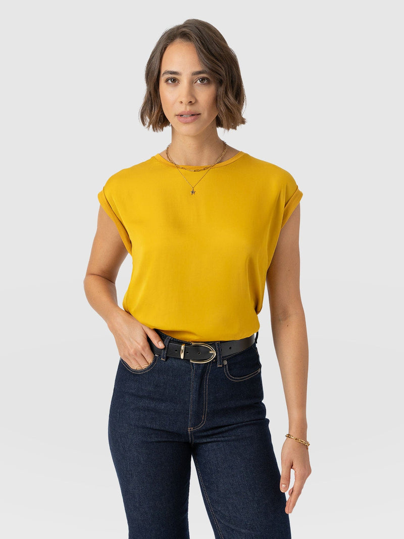 Turn Up Contrast Tee - Golden Yellow - Women's T-shirts | Saint + Sofia® EU