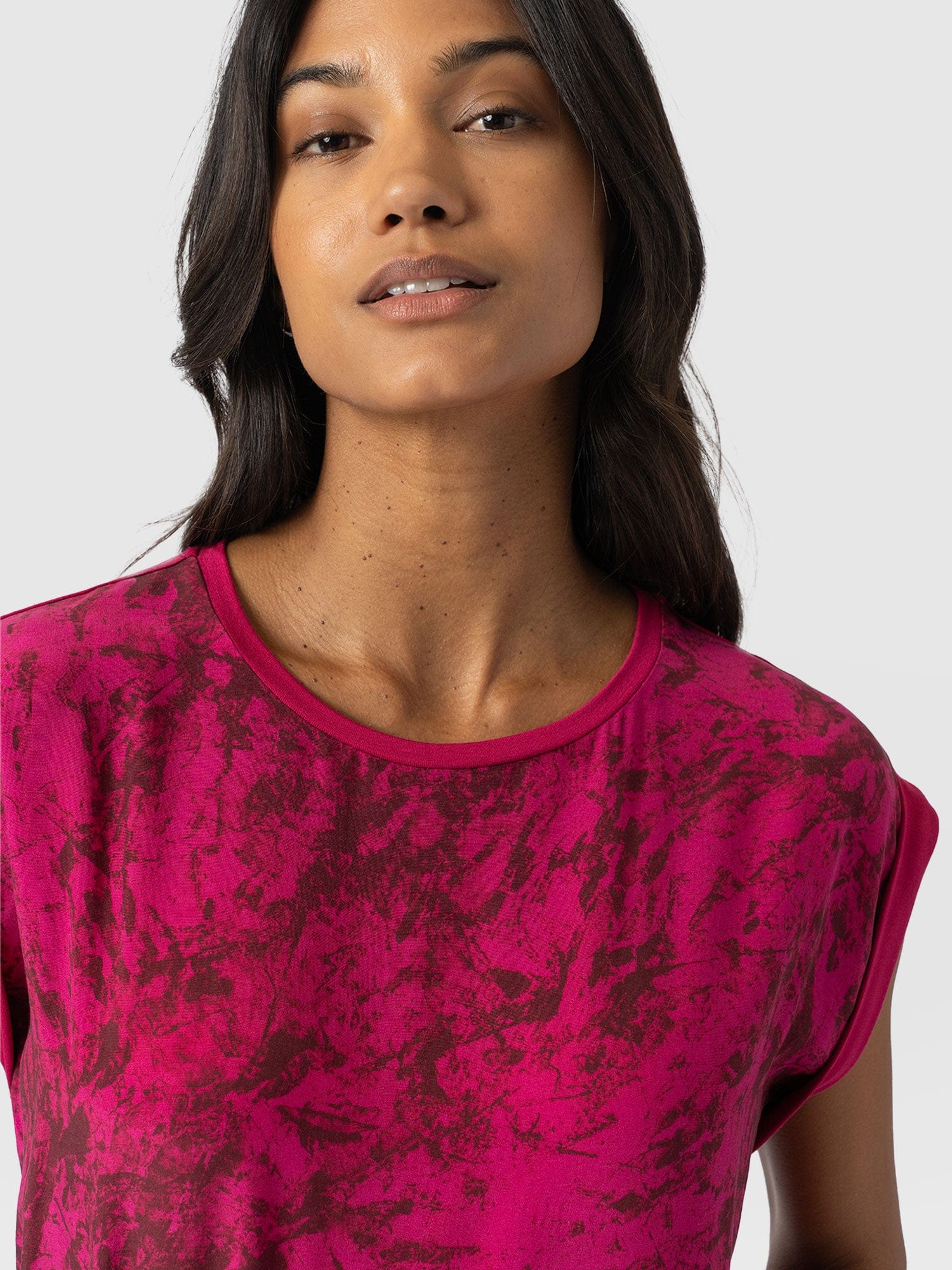 Turn Up Contrast Tee Pink Marble - Women's T-Shirts | Saint + Sofia® EU