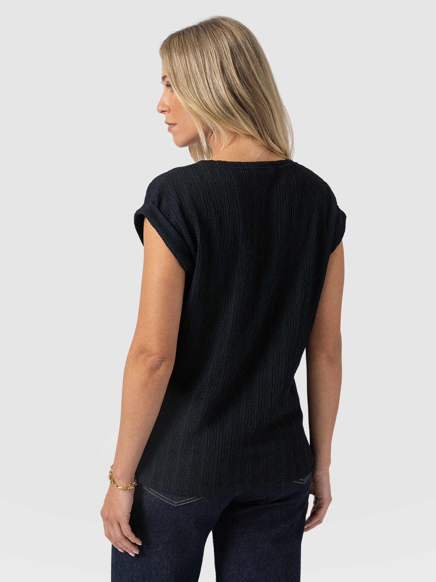 Turn Up Tee - Black Textured - Women's T-shirts | Saint + Sofia® EU