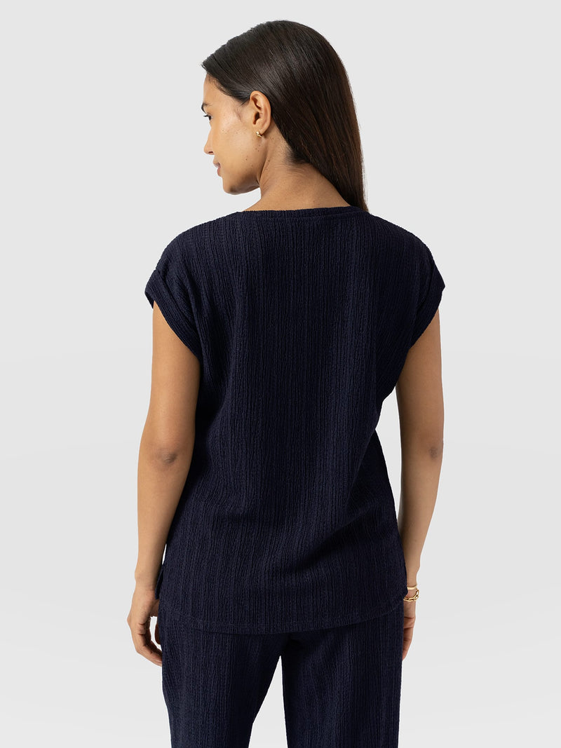Turn Up Tee - Navy Textured - Women's T-shirts | Saint + Sofia® EU