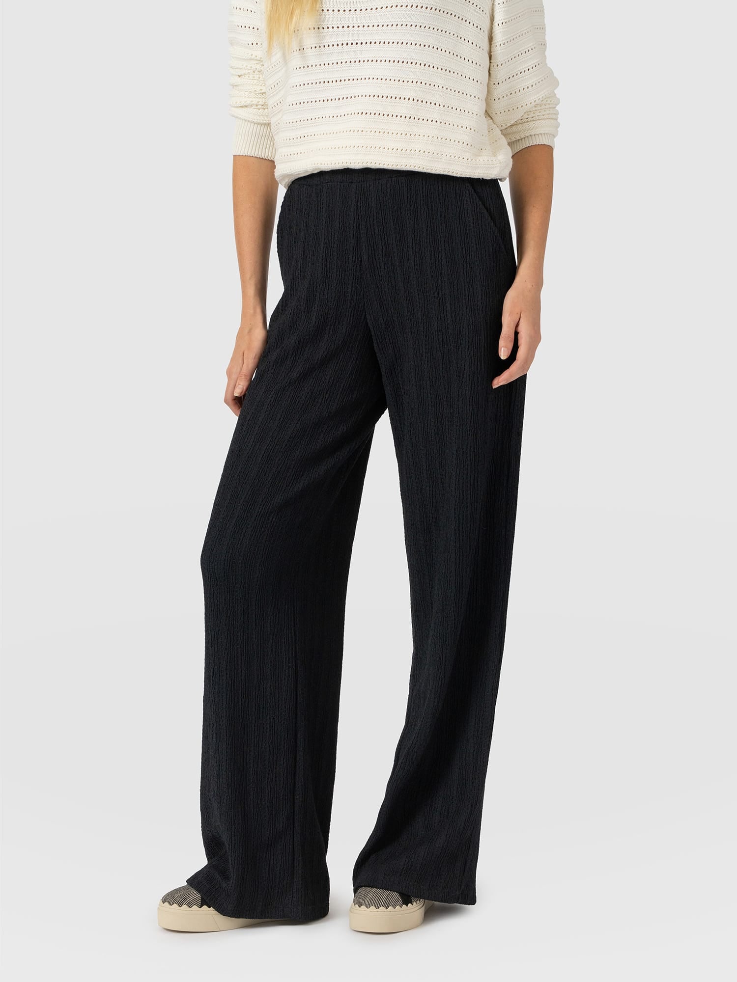 Hoxton Straight Leg Pant - Black Textured - Women's Trousers | Saint and Sofia® EU