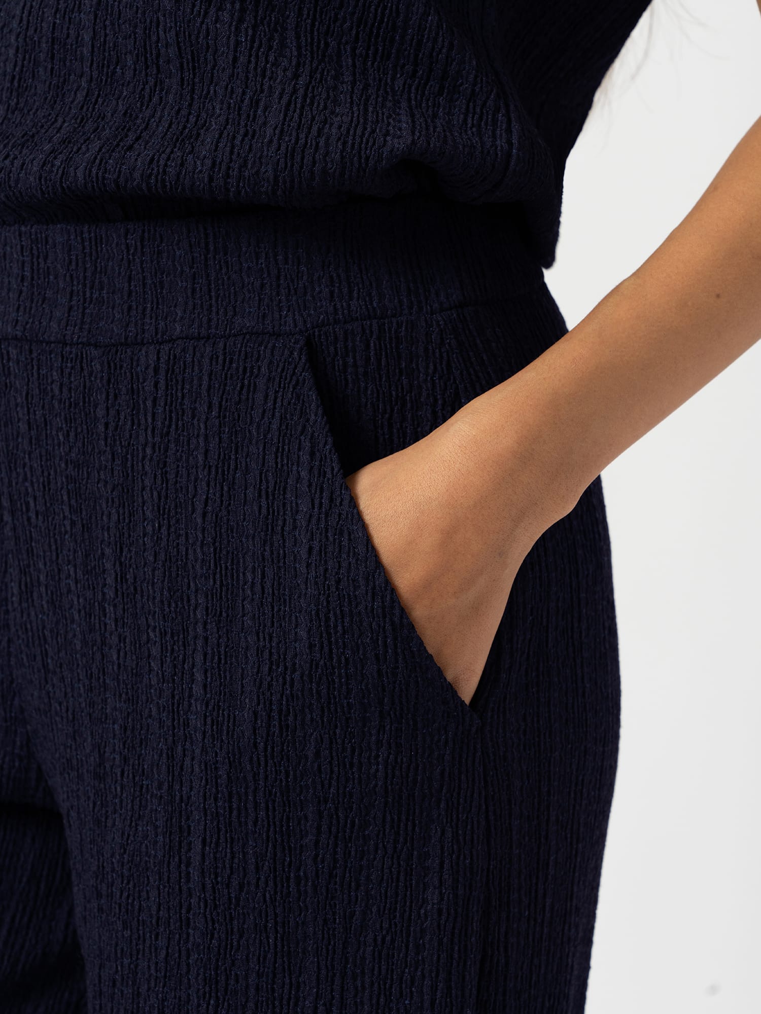 Victory Straight Leg Pant - Navy Textured - Women's Trousers | Saint + Sofia® EU