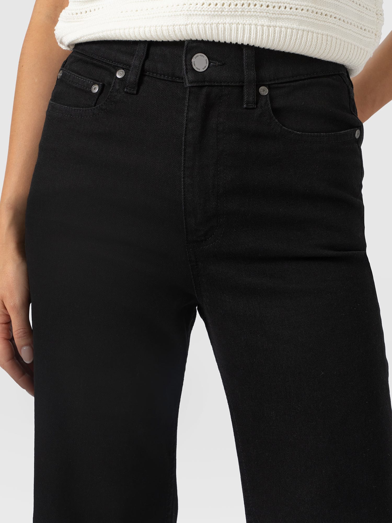 Wide Leg Jean - Black - Women's Denims | Saint and Sofia® EU