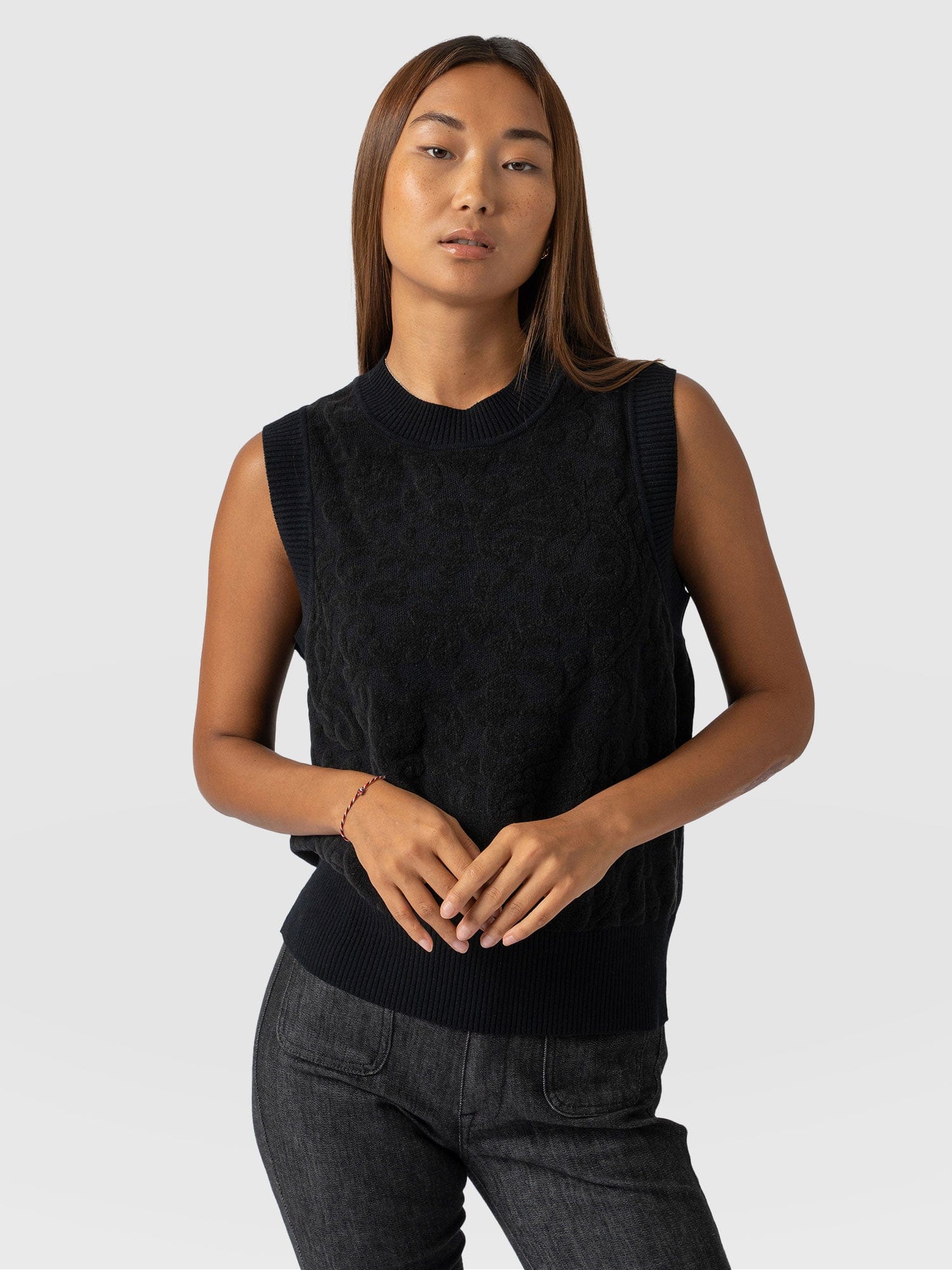 Wren Sleeveless Knit Black - Women's Vests | Saint + Sofia® EU