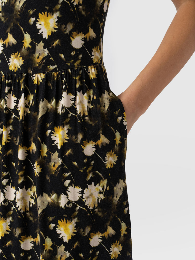 Greenwich Dress Short Sleeve - Black Daisy Floral