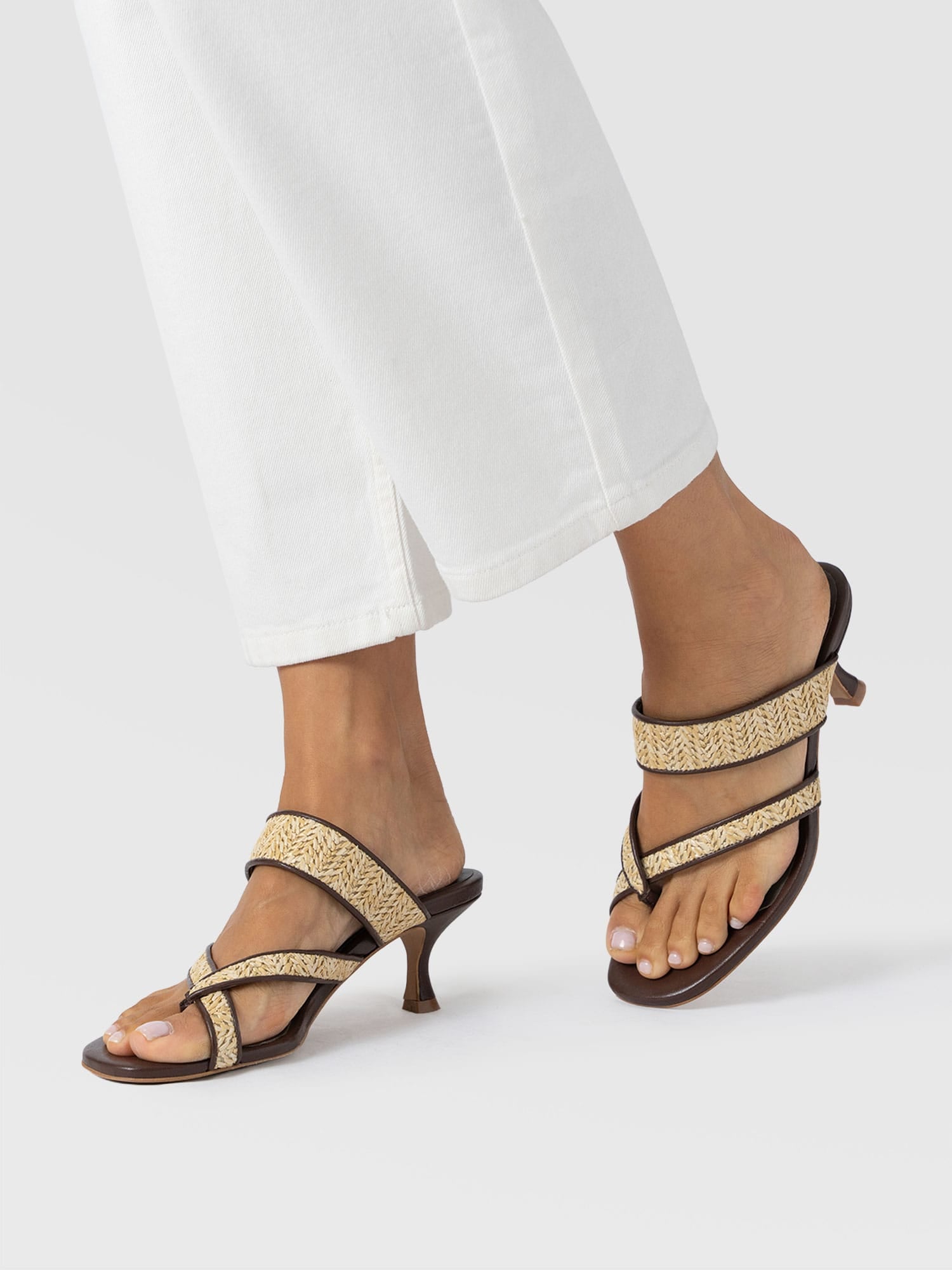 Adaline Toe Post Heels - Brown Raffia - Women's Shoes | Saint and Sofia® EU