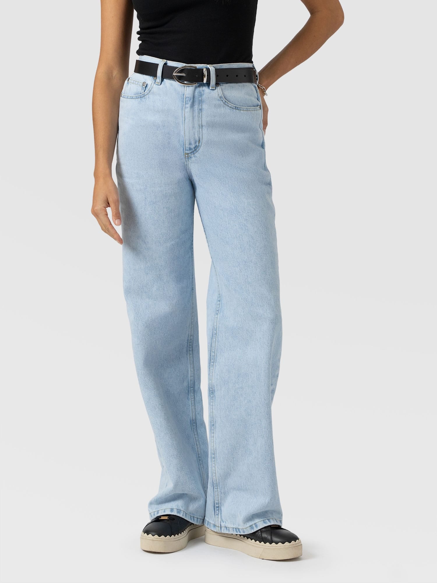 Adjustable Wide Leg Jeans Pale Blue - Women's Jeans | Saint + Sofia® EU