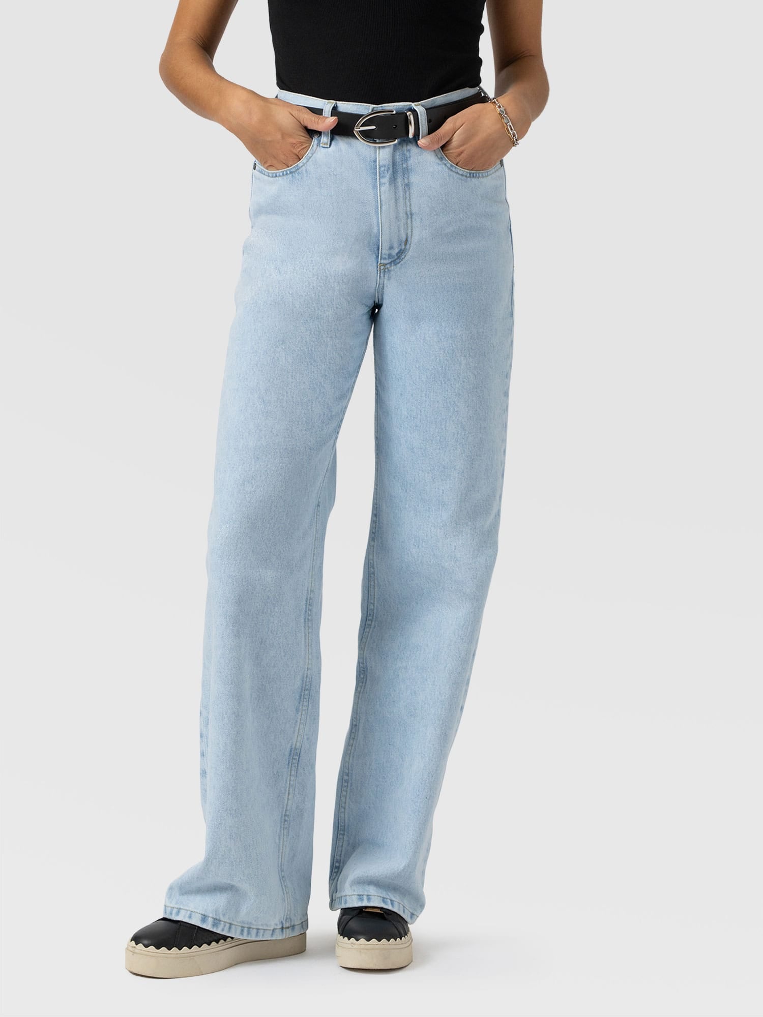 Adjustable Wide Leg Jeans Pale Blue - Women's Jeans | Saint + Sofia® EU