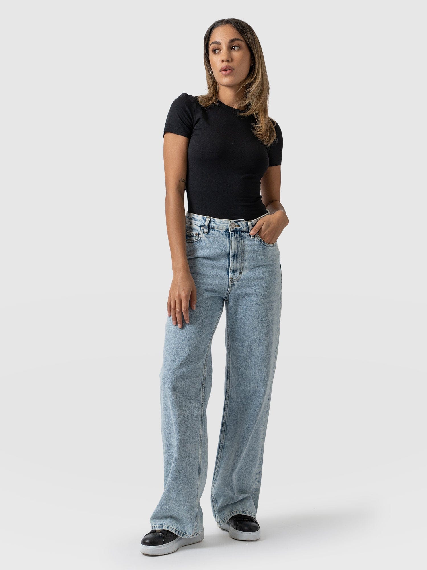 Adjustable Wide Leg Jeans Pale Blue - Women's Jeans | Saint + Sofia® EU