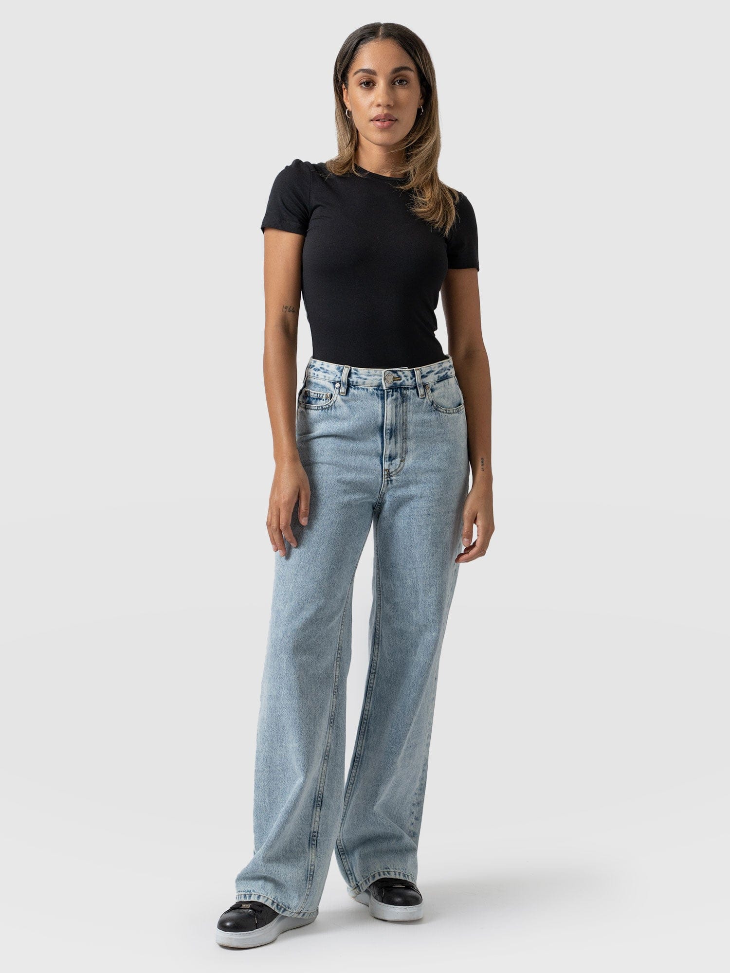 Adjustable Wide Leg Jeans Pale Blue - Women's Jeans | Saint + Sofia® EU