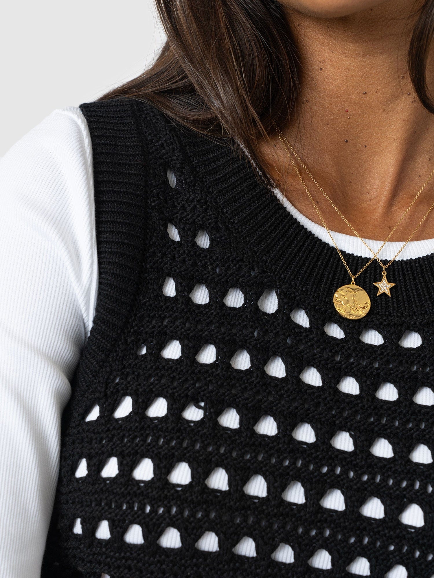 Adler Sleeveless Knit Black - Women's Vests | Saint + Sofia® EU