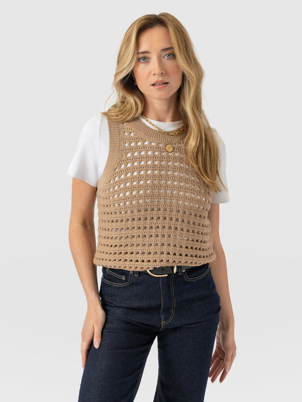 Adler Sleeveless Knit Camel - Women's Vests | Saint + Sofia® EU