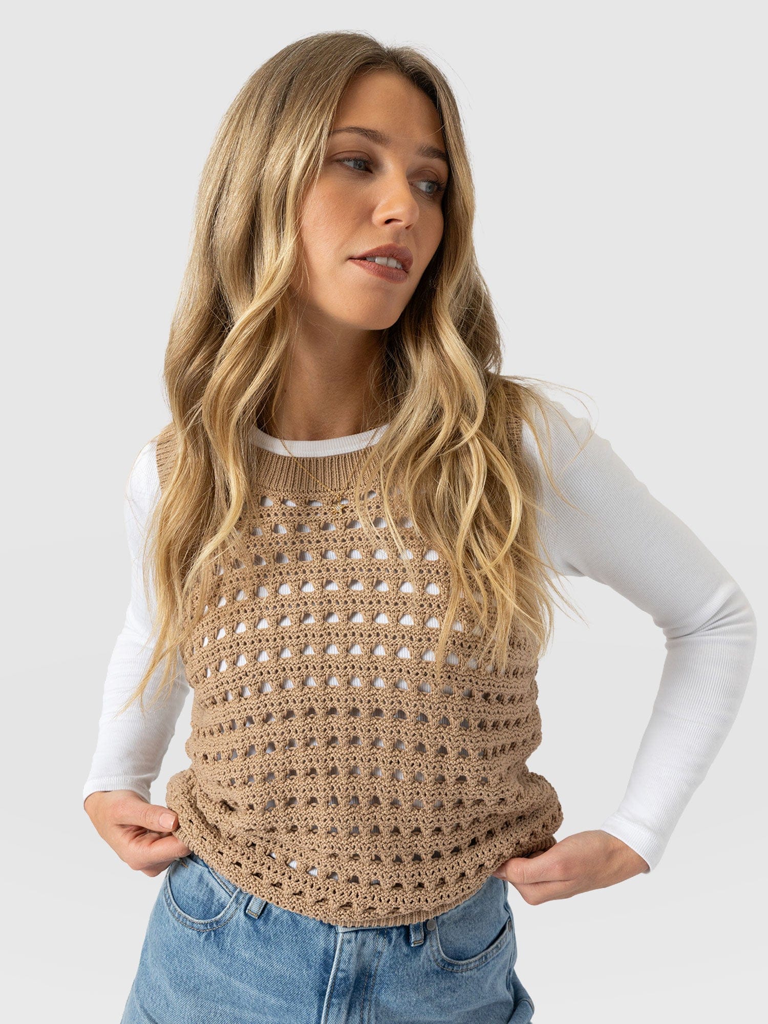 Adler Sleeveless Knit Camel - Women's Vests | Saint + Sofia® EU