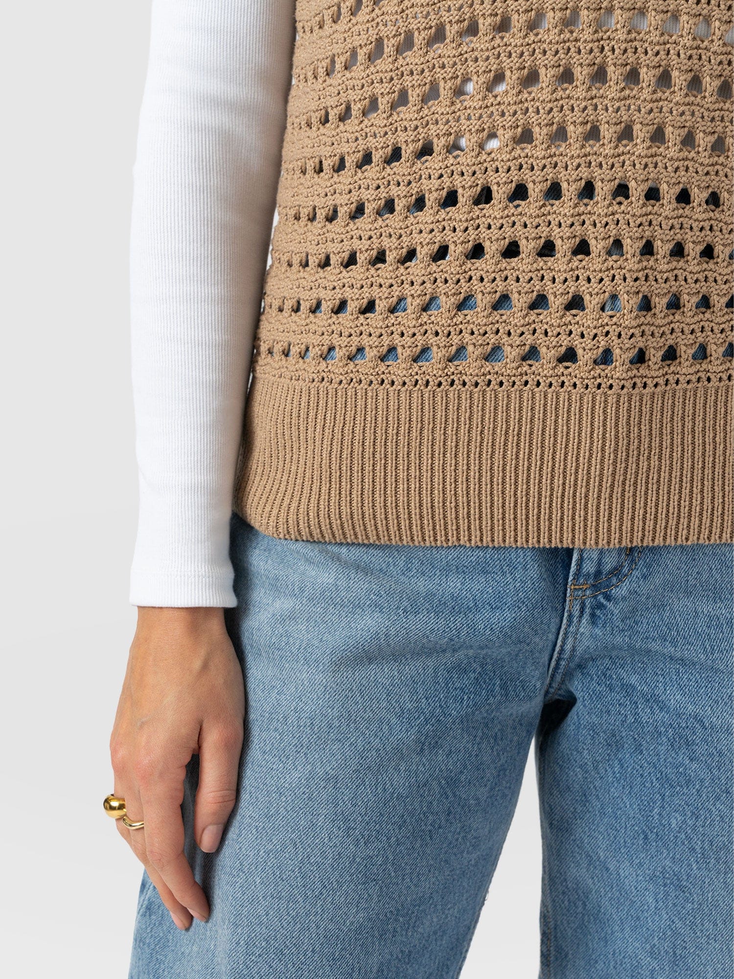 Adler Sleeveless Knit Camel - Women's Vests | Saint + Sofia® EU