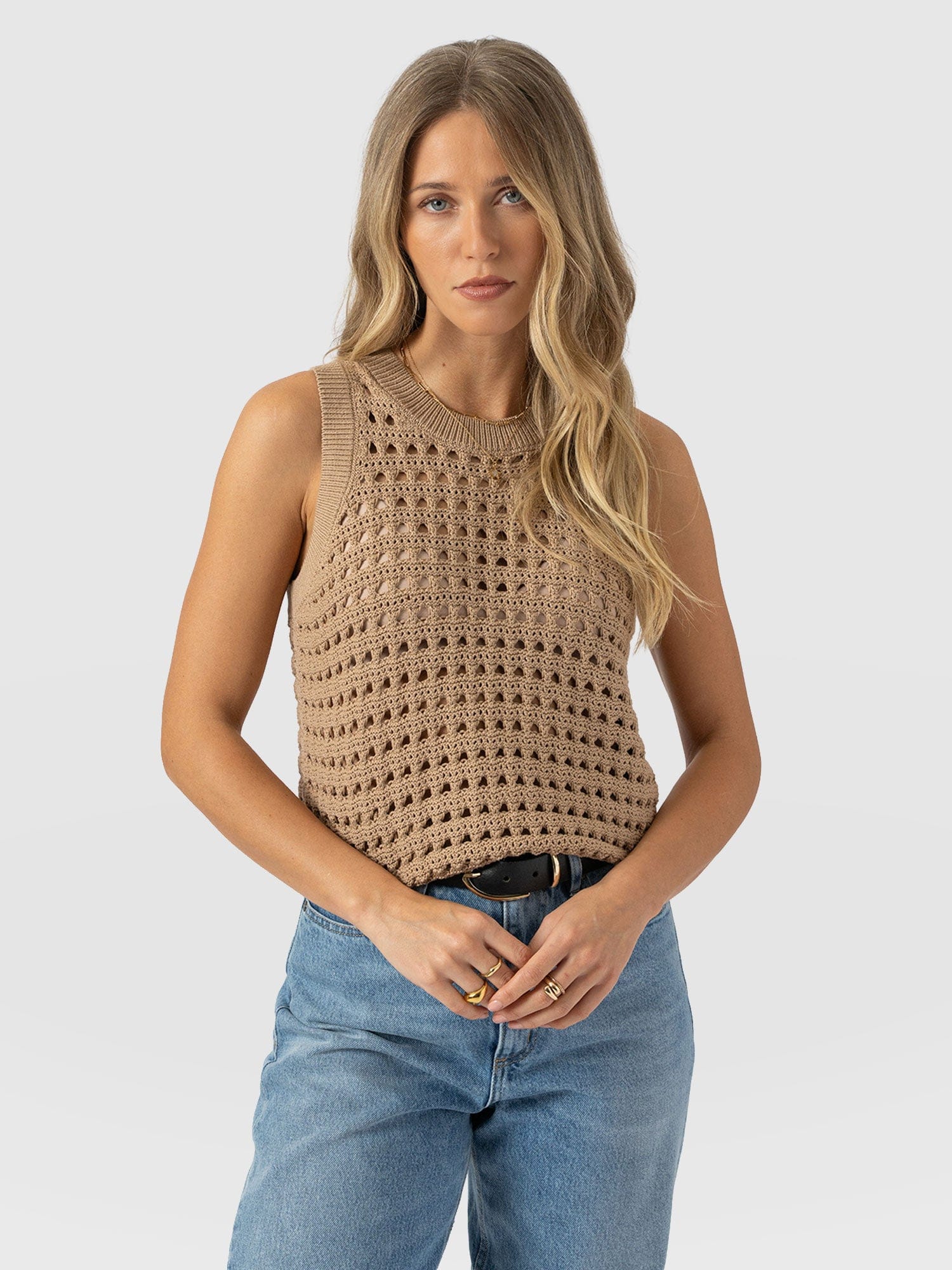 Adler Sleeveless Knit Camel - Women's Vests | Saint + Sofia® EU
