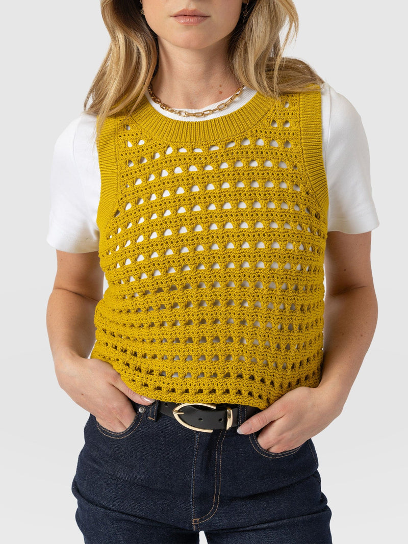 Adler Sleeveless Knit Mustard - Women's Vests | Saint + Sofia® EU