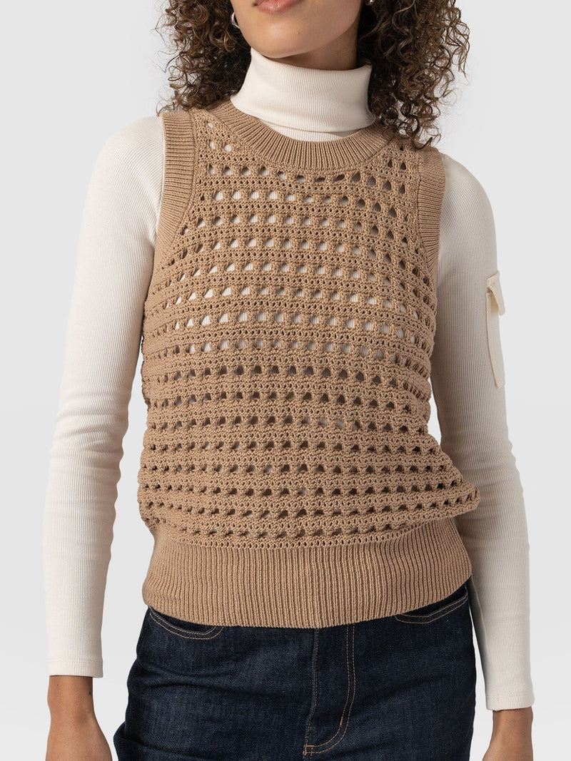 Adler Sleeveless Knit Tan - Women's Vests | Saint + Sofia® EU