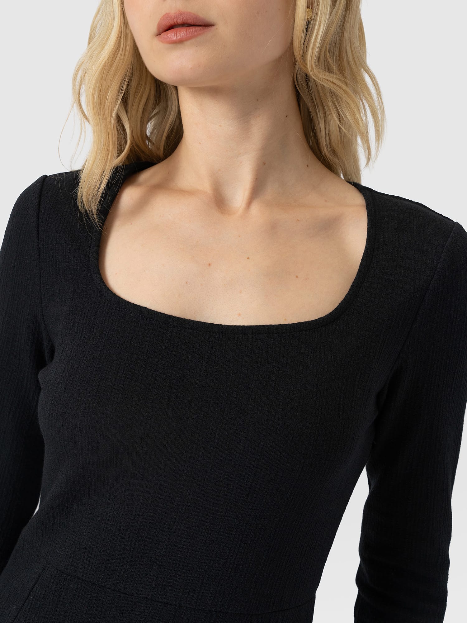 Akia Long Sleeve Dress - Black - Women's Dresses | Saint and Sofia® EU