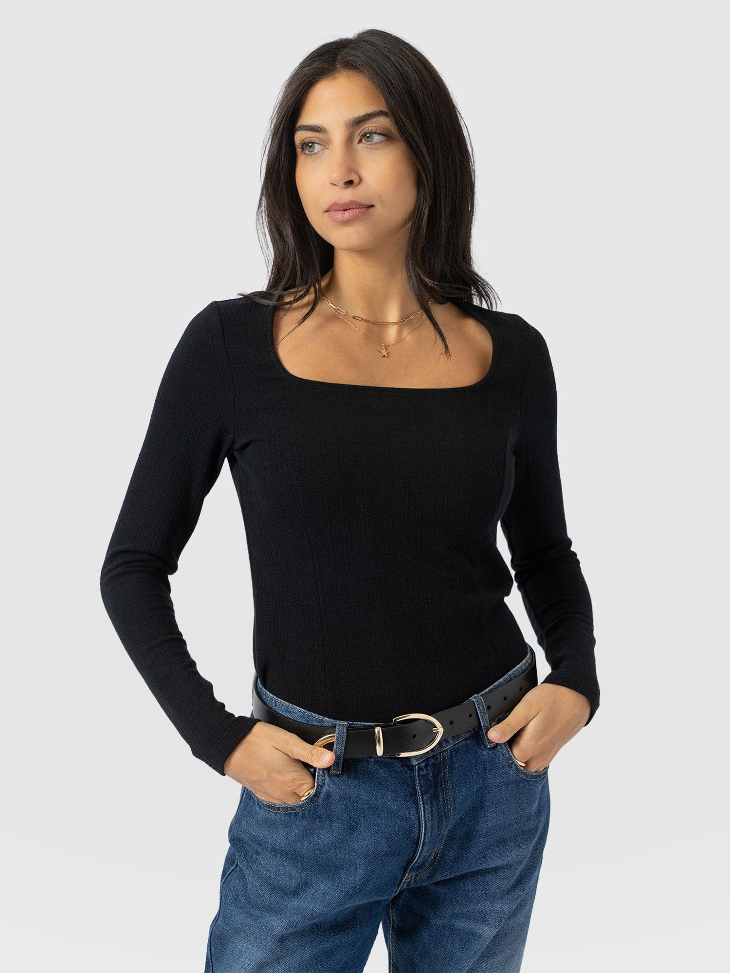 Akia Long Sleeve Tee - Black - Women's T-shirts | Saint + Sofia® EU