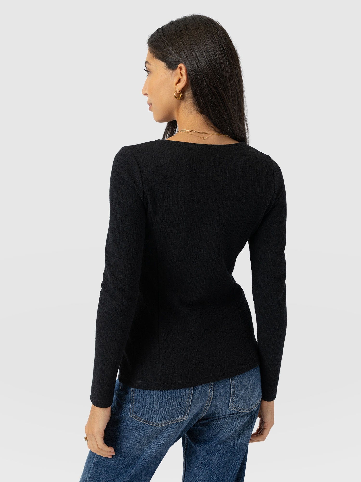 Akia Long Sleeve Tee - Black - Women's T-shirts | Saint + Sofia® EU