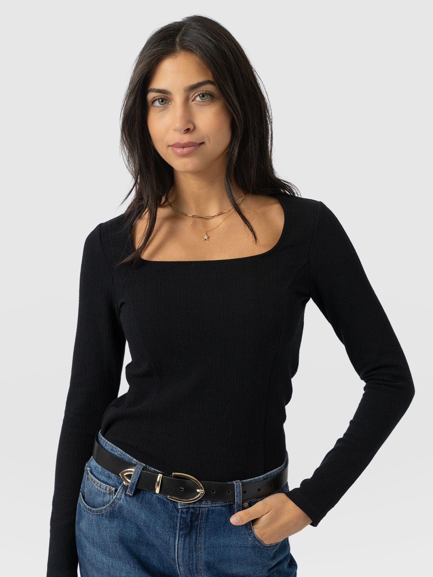 Akia Long Sleeve Tee - Black - Women's T-shirts | Saint + Sofia® EU
