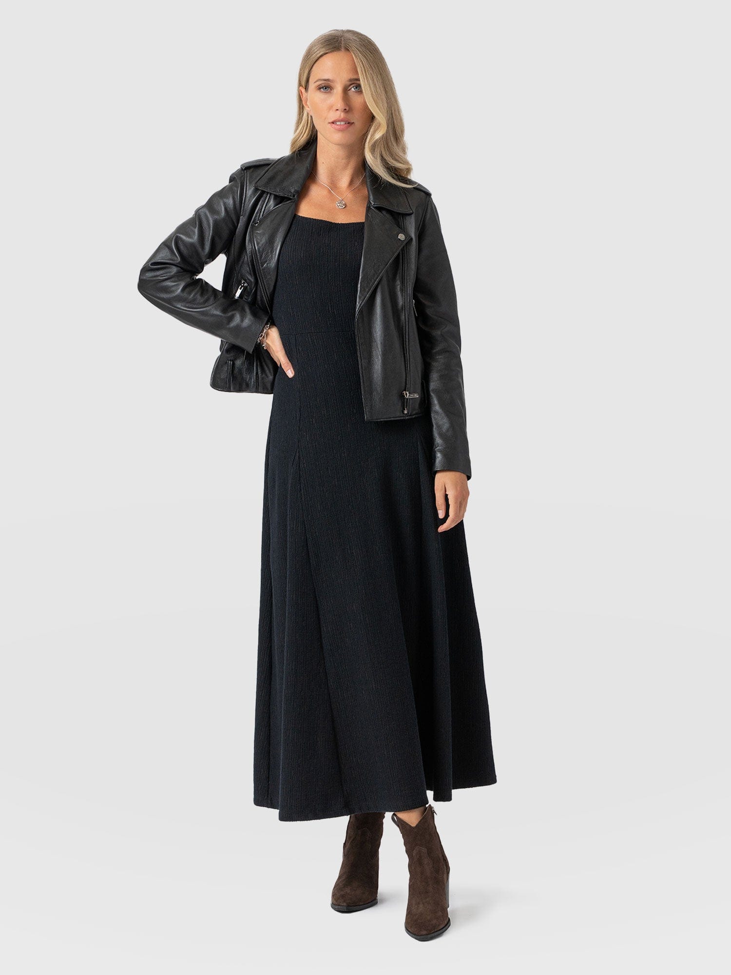 Akia Short Sleeve Dress - Black Textured - Women's Dresss | Saint + Sofia® EU