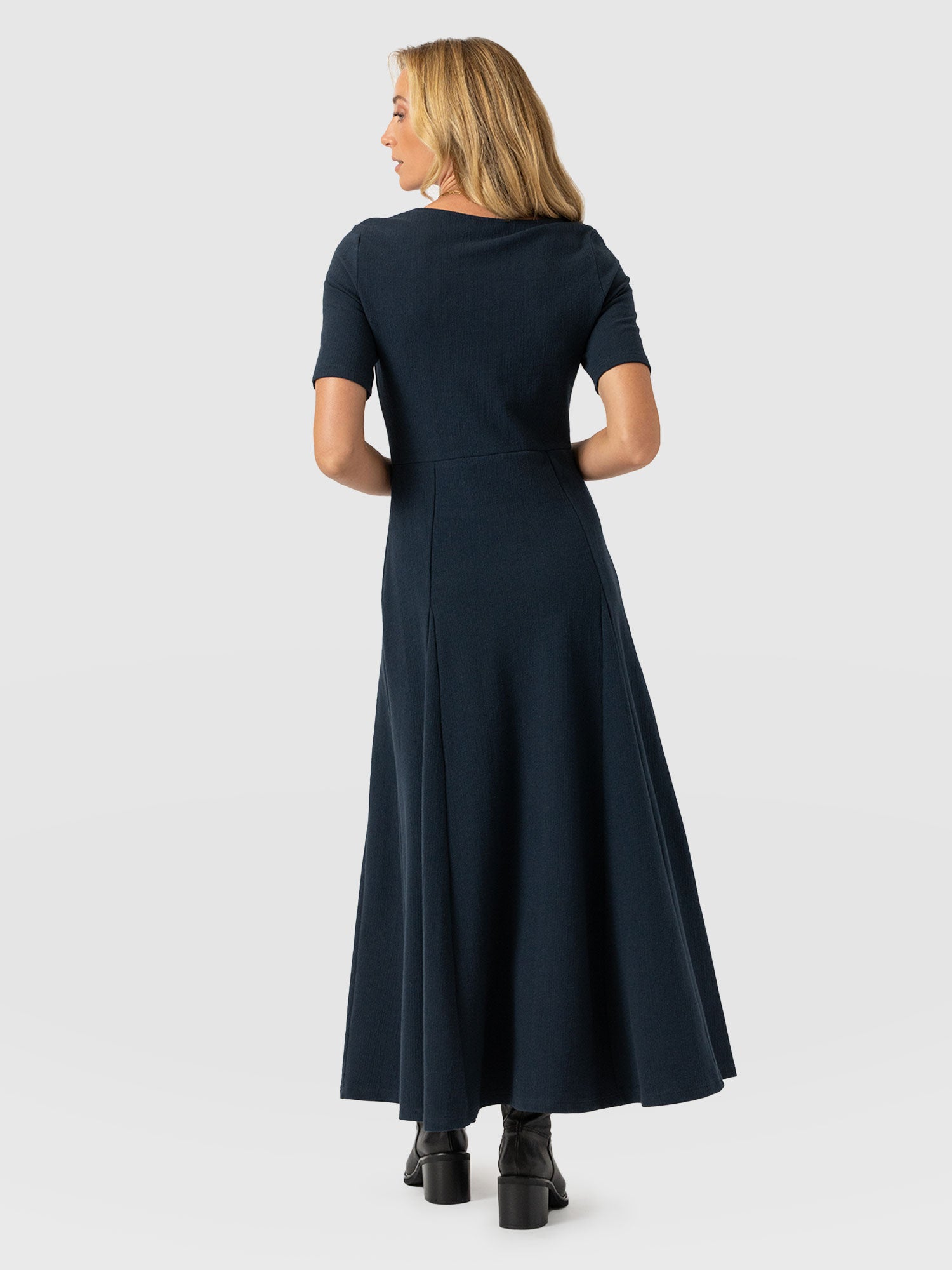 Akia Short Sleeve Dress - Navy Textured - Women's Dresses | Saint + Sofia® EU