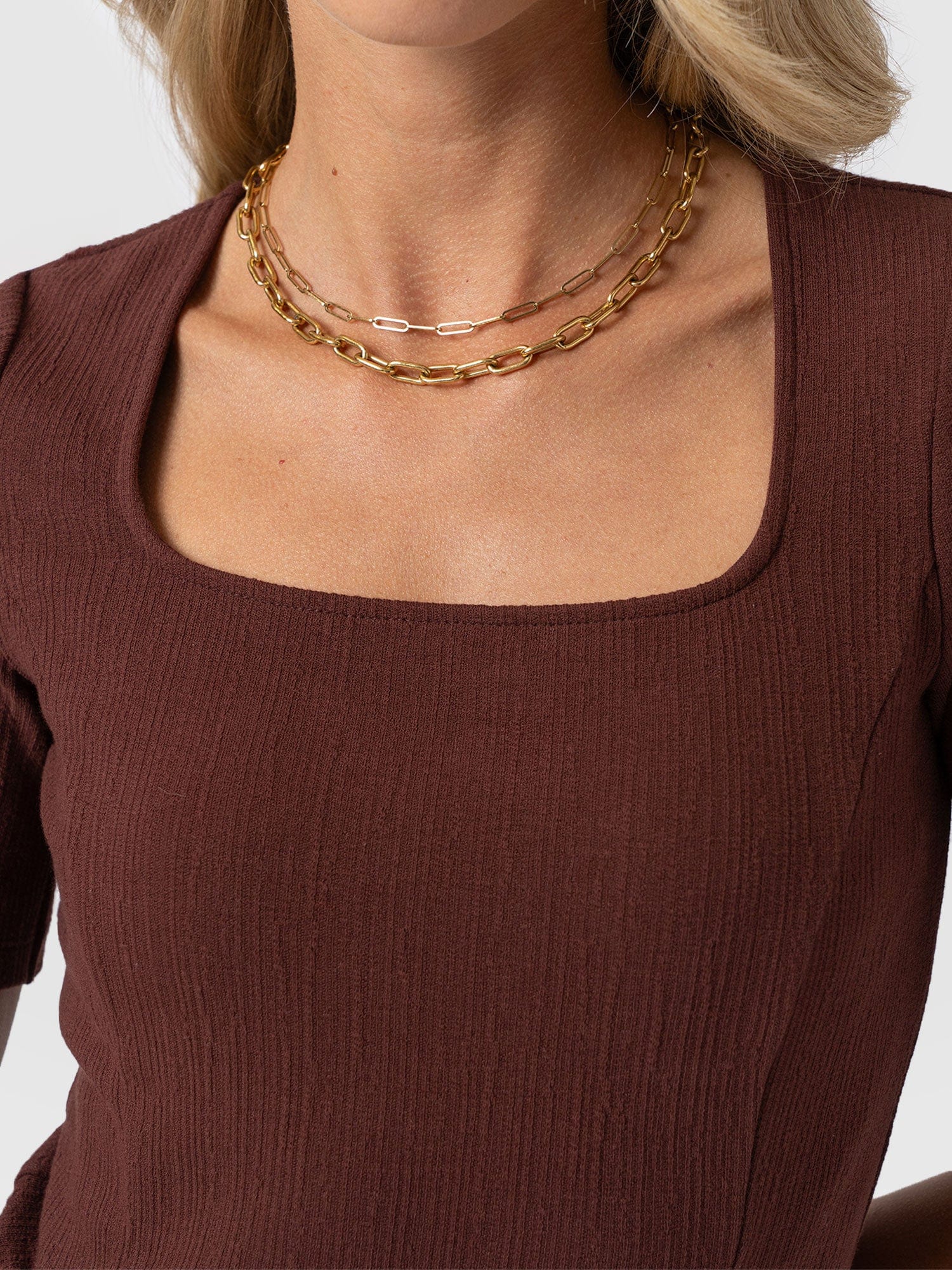 Akia Short Sleeve Tee - Maroon Textured - Women's T-shirts | Saint + Sofia® EU