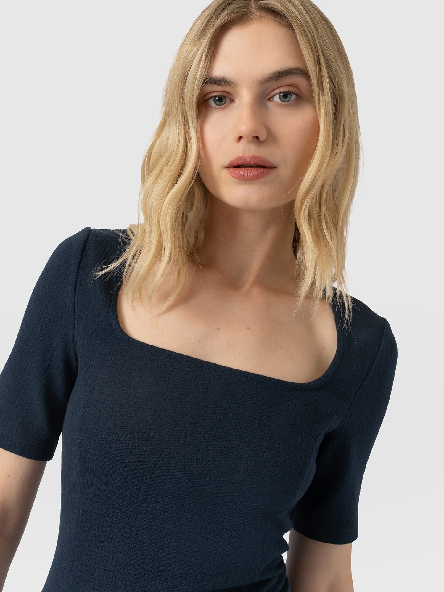 Akia Short Sleeve Tee - Navy Textured - Women's T-shirts | Saint and Sofia® EU