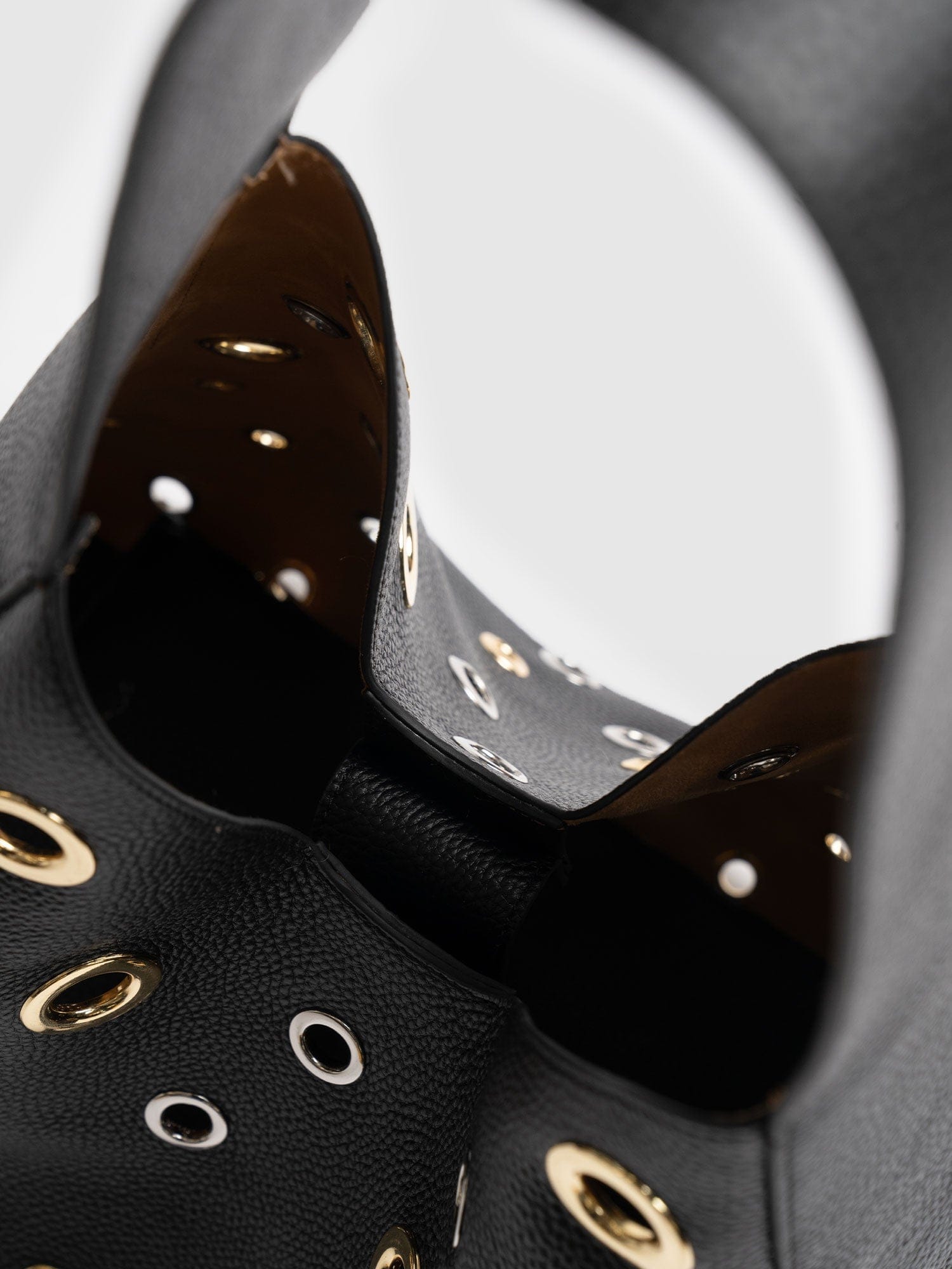 Allana Eyelet Bag - Black - Women's Handbags | Saint + Sofia® EU