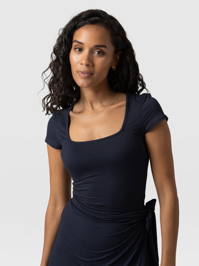 Amelia Short Sleeve Wrap Dress Navy - Women's Dresses | Saint + Sofia® EU