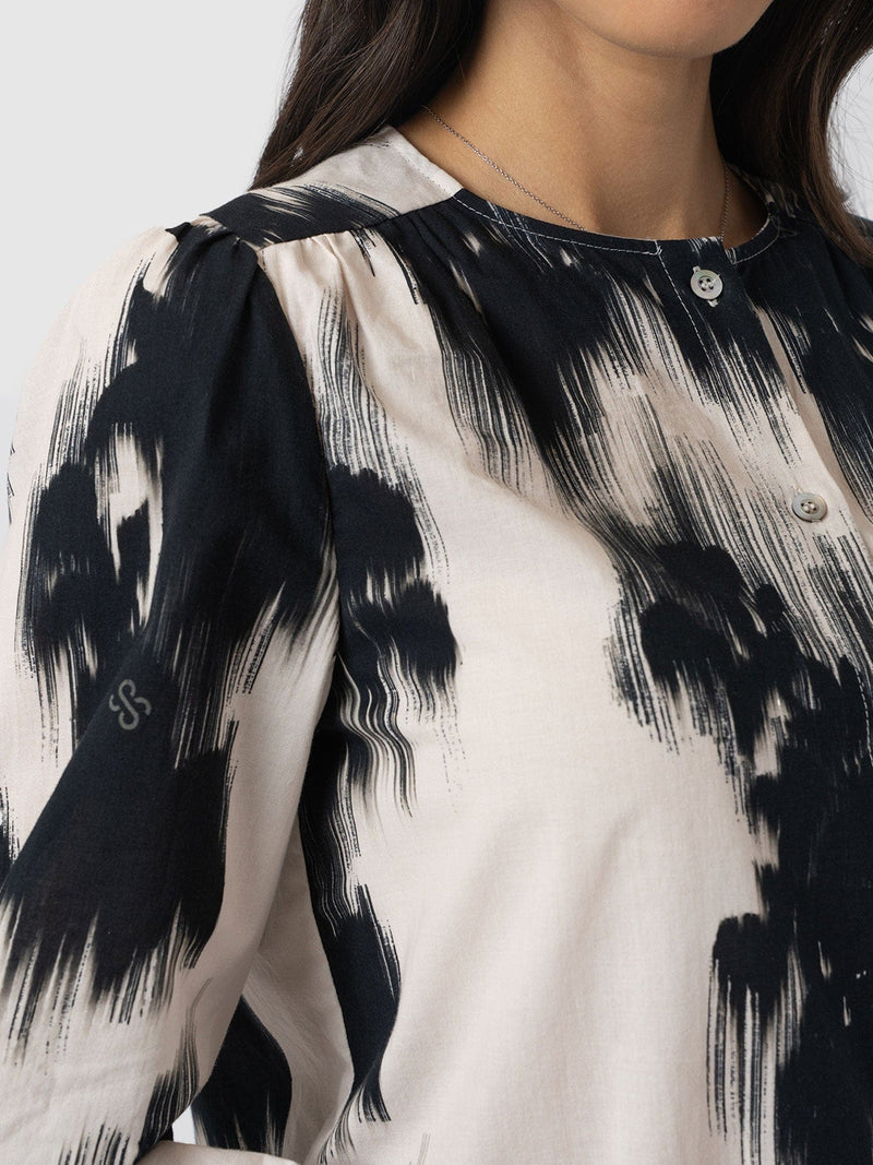 Amelie Blouse - White Fade Floral - Women's Blouses | Saint + Sofia® EU